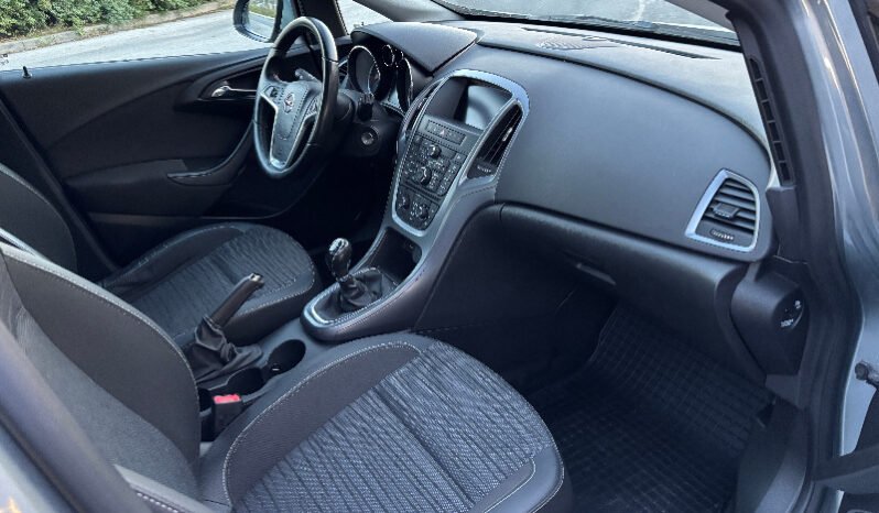 
								Opel ASTRA 2015 full									