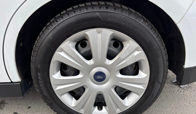 
								Ford C-Max 2015 full									