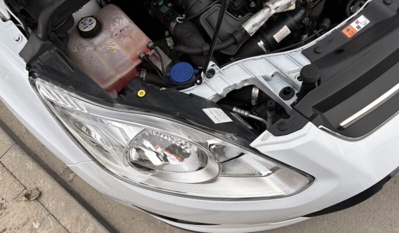 
								Ford C-Max 2015 full									