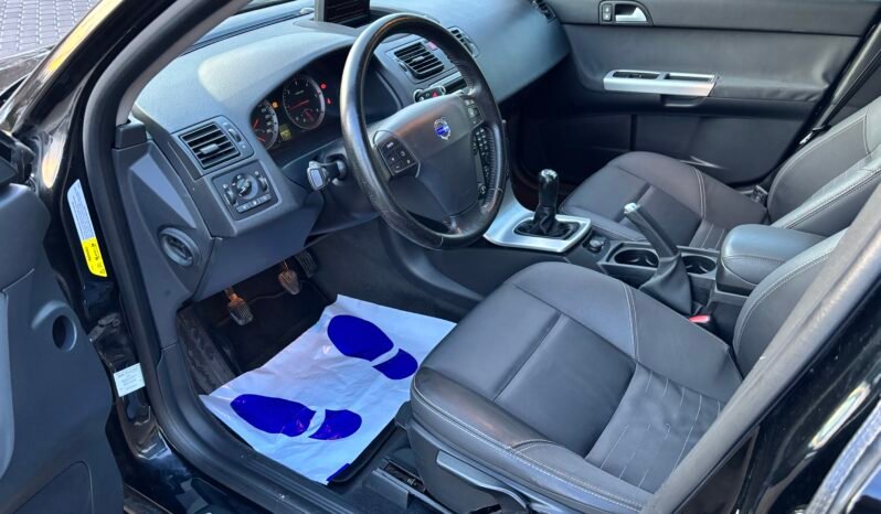 
								VOLVO V50 2.0D Momentum 2005 full									