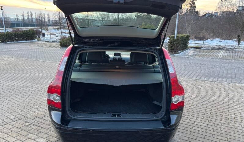 
								VOLVO V50 2.0D Momentum 2005 full									