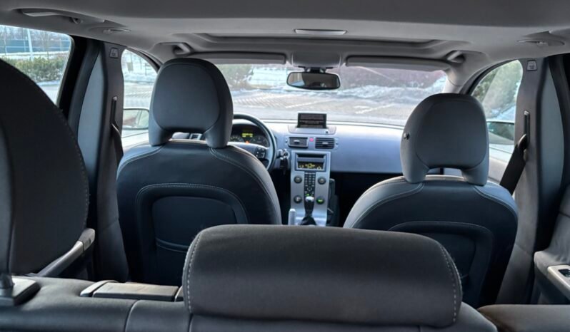 
								VOLVO V50 2.0D Momentum 2005 full									