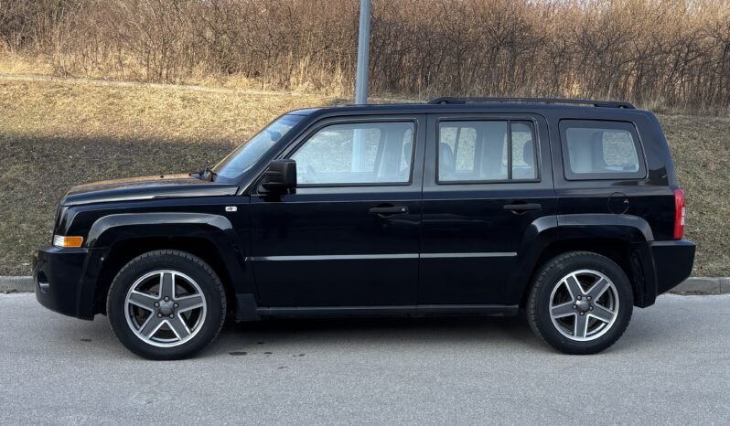 
								Jeep Patriot 2010 full									