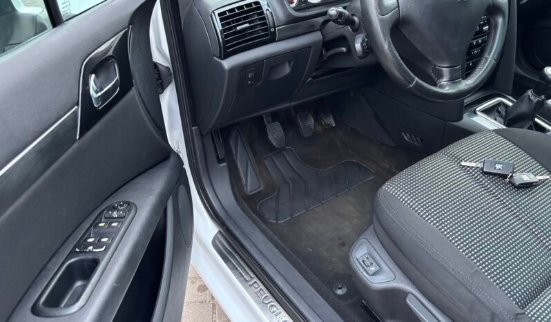 
								Peugeot 407 SW SPORT 2010 full									