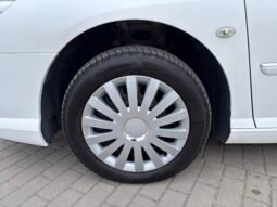 
										Peugeot 407 SW SPORT 2010 full									