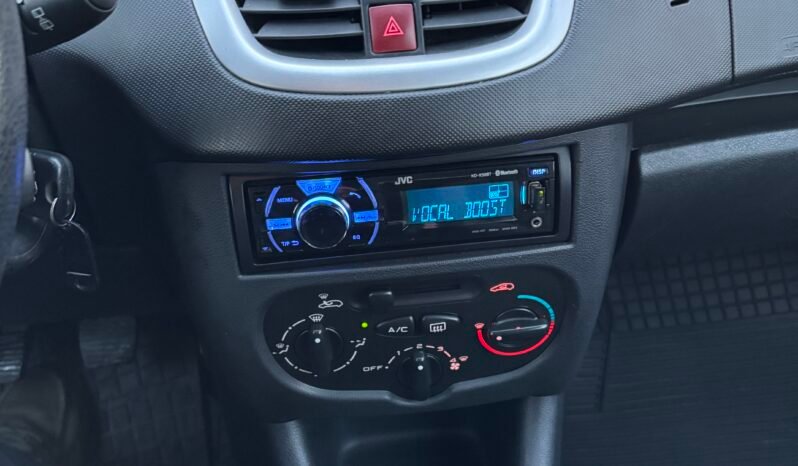 
								Peugeot 206 Basis 2010 full									