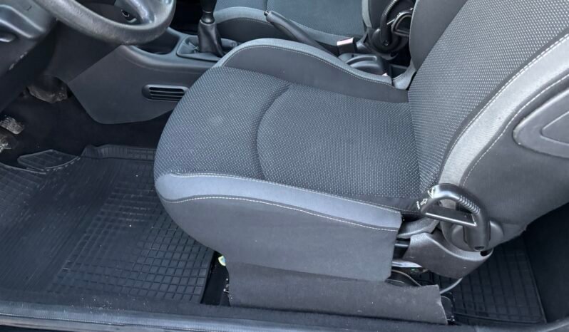 
								Peugeot 206 Basis 2010 full									