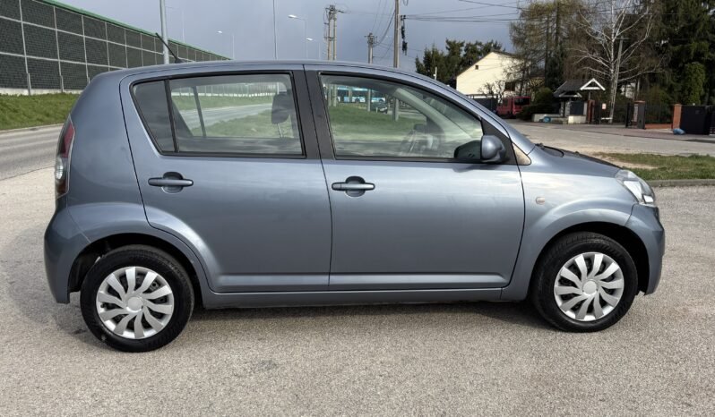 
								Daihatsu Sirion 1.3 2010 full									