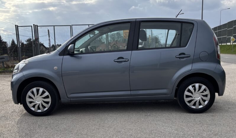 
								Daihatsu Sirion 1.3 2010 full									