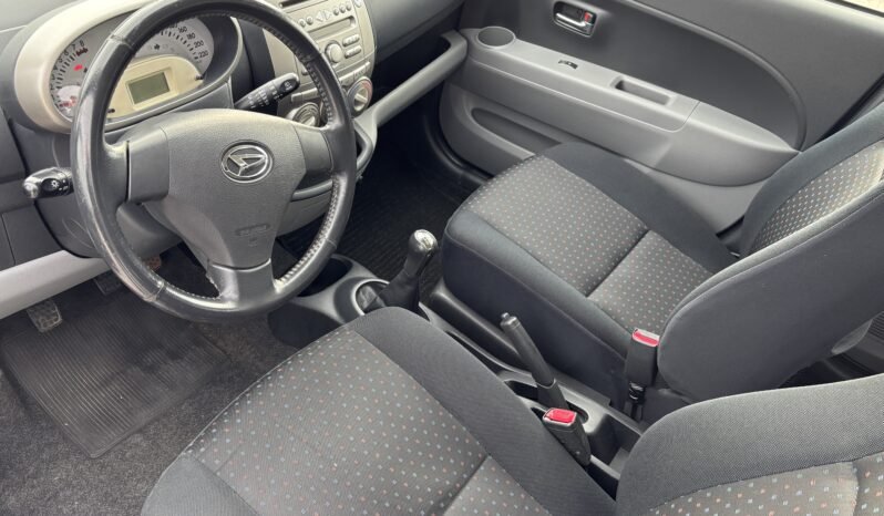 
								Daihatsu Sirion 1.3 2010 full									