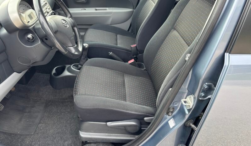 
								Daihatsu Sirion 1.3 2010 full									