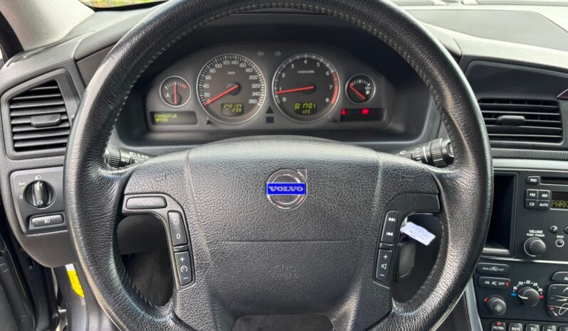 
								VOLVO V 70 2.4 Momentum 2006 full									