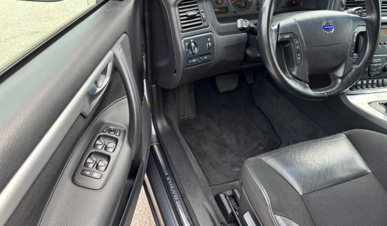 
								VOLVO V 70 2.4 Momentum 2006 full									