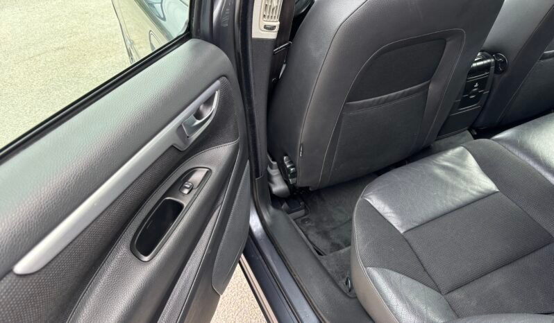 
								VOLVO V 70 2.4 Momentum 2006 full									