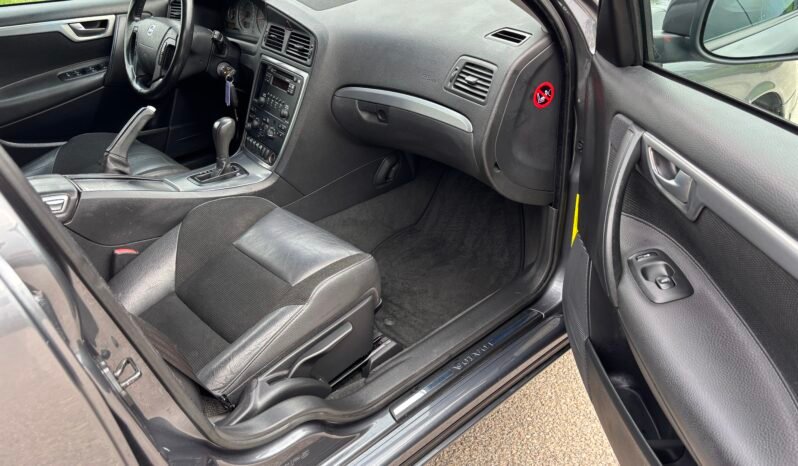
								VOLVO V 70 2.4 Momentum 2006 full									