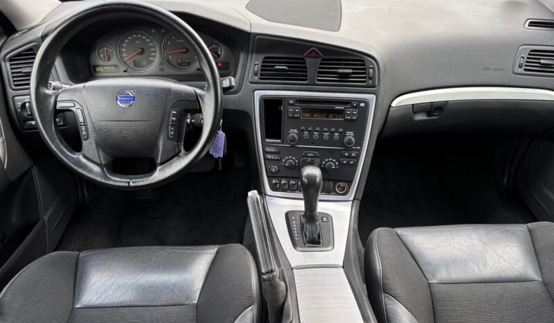 
								VOLVO V 70 2.4 Momentum 2006 full									