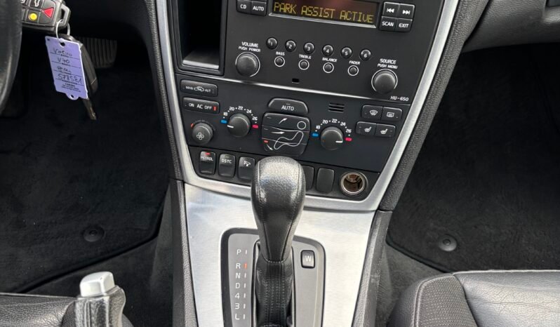 
								VOLVO V 70 2.4 Momentum 2006 full									