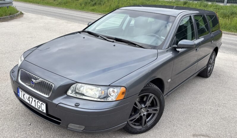 
								VOLVO V 70 2.4 Momentum 2006 full									
