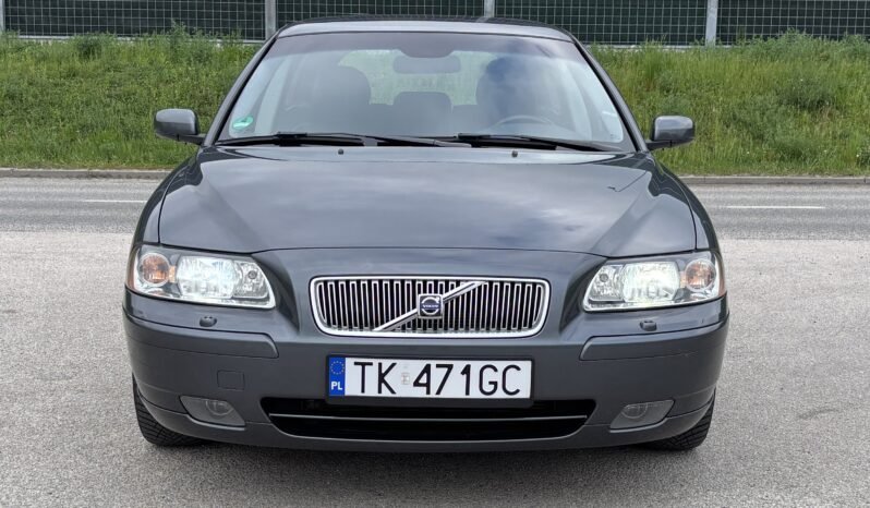 
								VOLVO V 70 2.4 Momentum 2006 full									