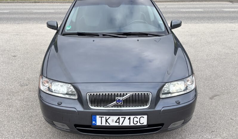 
								VOLVO V 70 2.4 Momentum 2006 full									