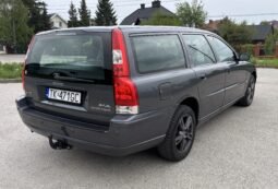 
										VOLVO V 70 2.4 Momentum 2006 full									