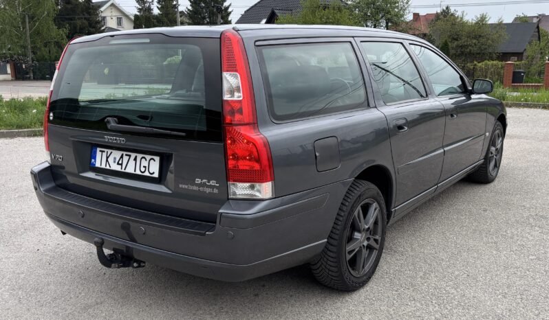 
								VOLVO V 70 2.4 Momentum 2006 full									