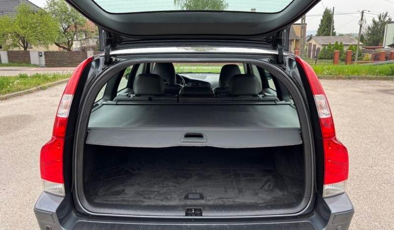 
								VOLVO V 70 2.4 Momentum 2006 full									