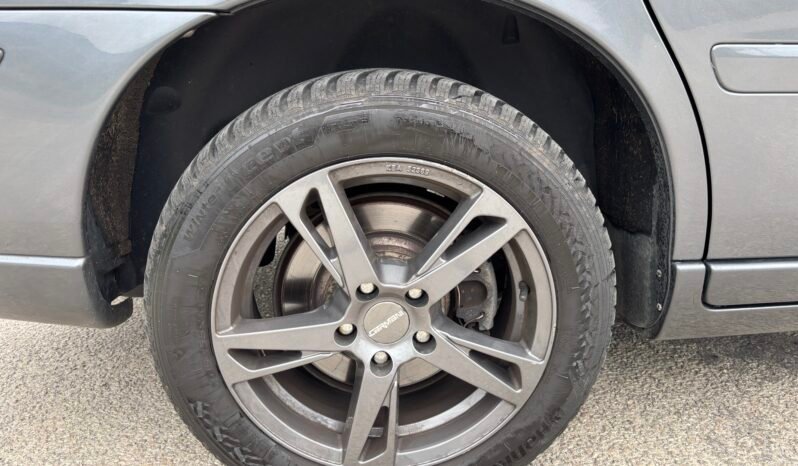 
								VOLVO V 70 2.4 Momentum 2006 full									