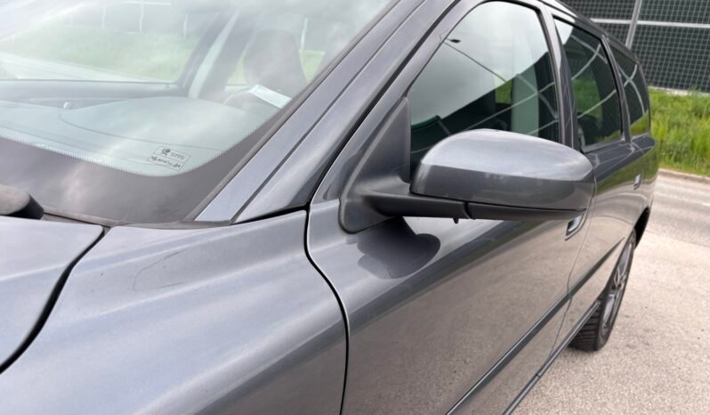 
								VOLVO V 70 2.4 Momentum 2006 full									