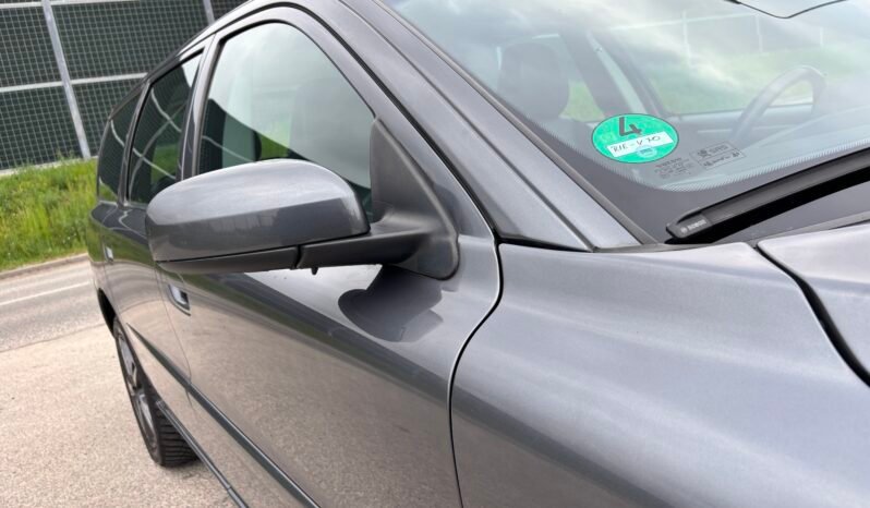 
								VOLVO V 70 2.4 Momentum 2006 full									