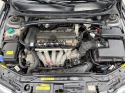 
										VOLVO V 70 2.4 Momentum 2006 full									