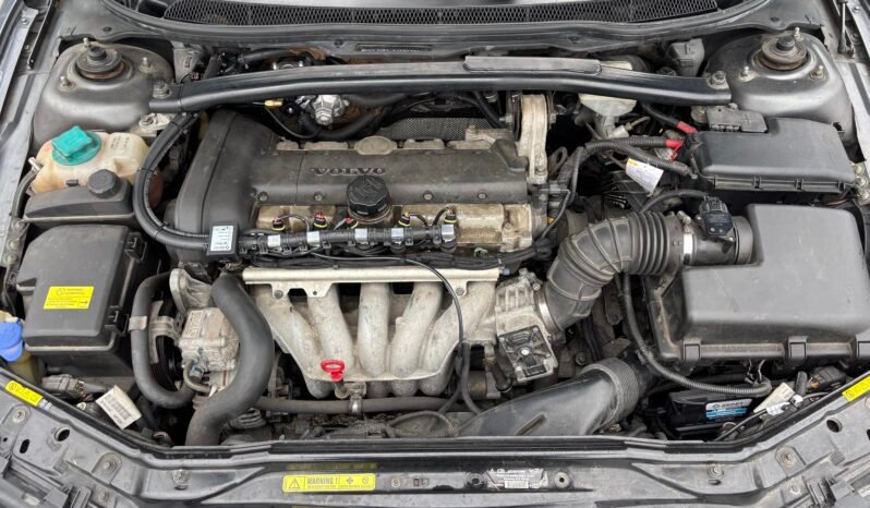 
								VOLVO V 70 2.4 Momentum 2006 full									