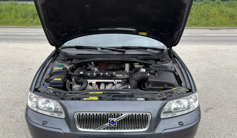 
								VOLVO V 70 2.4 Momentum 2006 full									