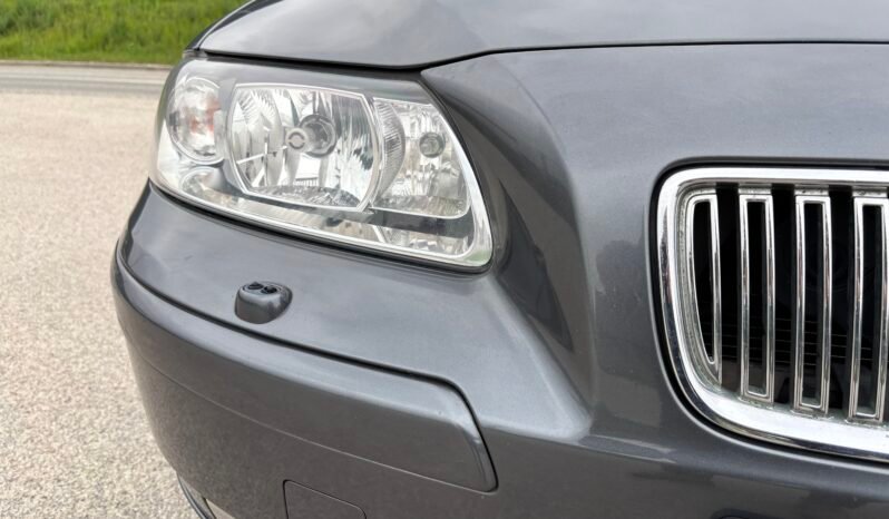 
								VOLVO V 70 2.4 Momentum 2006 full									
