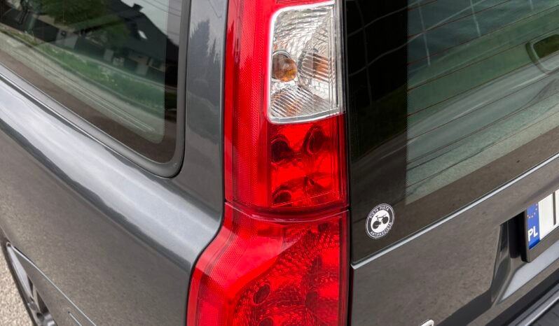 
								VOLVO V 70 2.4 Momentum 2006 full									