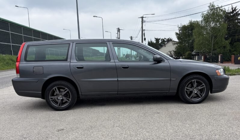 
								VOLVO V 70 2.4 Momentum 2006 full									
