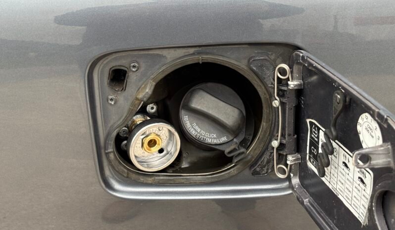 
								VOLVO V 70 2.4 Momentum 2006 full									